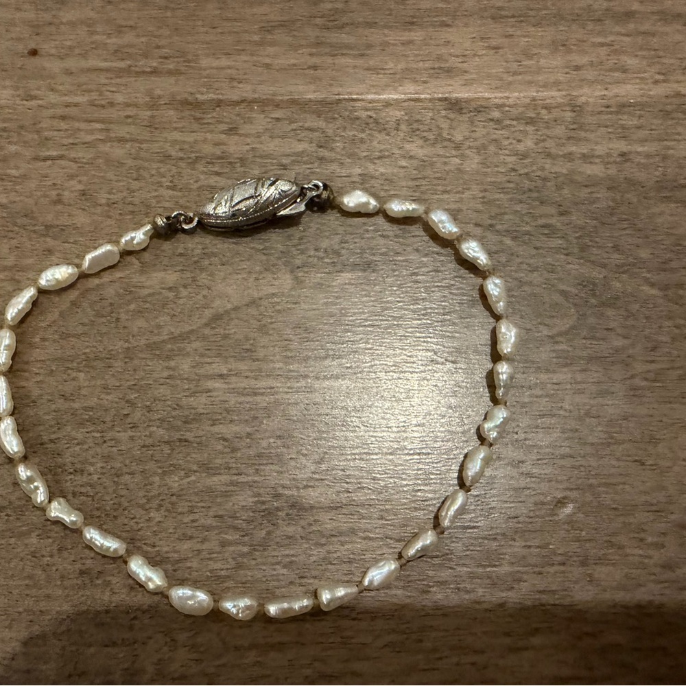 Vintage Silver Clasp Pearl Bracelet